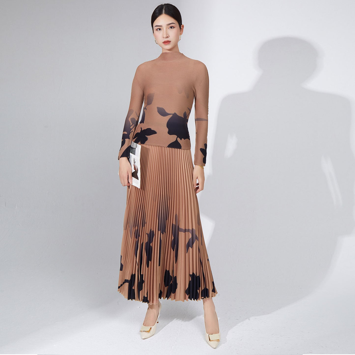 2025 Fashion pleated suit women's autumn clothing high-quality two-piece set processing custom-made 2025 Popular trade big-name women's clothing foundry