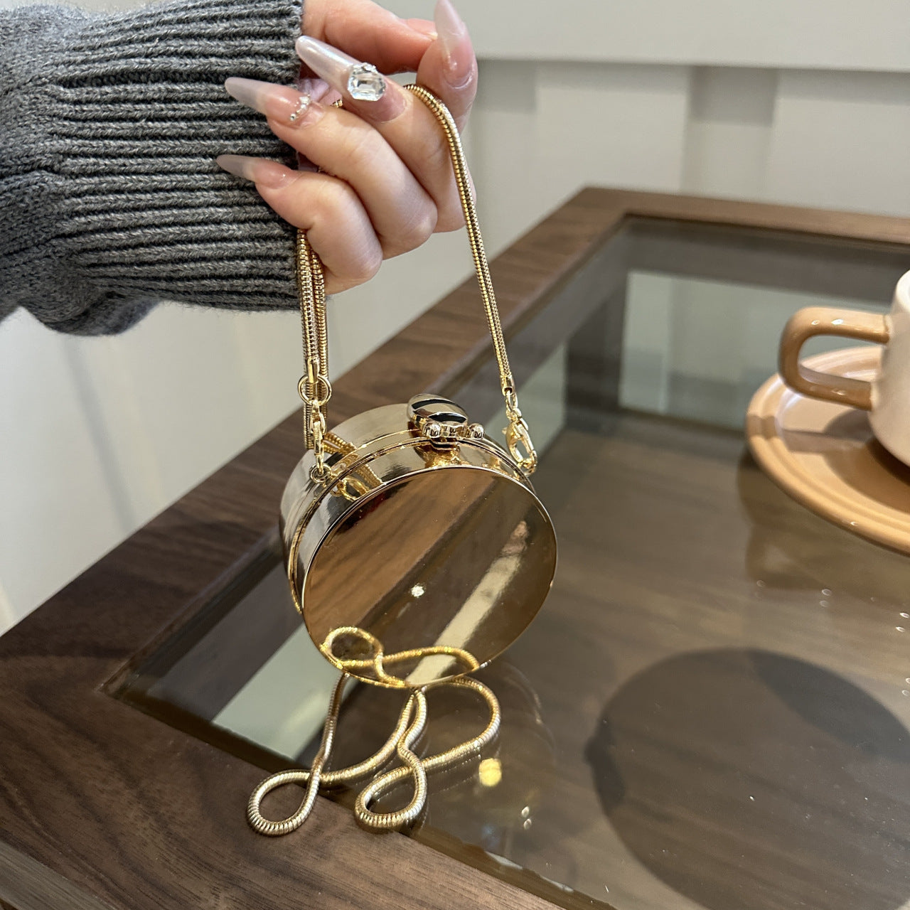XIANGTUIBAO Personalized Mini Acrylic round Cake Small Bag Female Girly and Fashion Minority All-Match Crossbody Accessories Cosmetic Bag