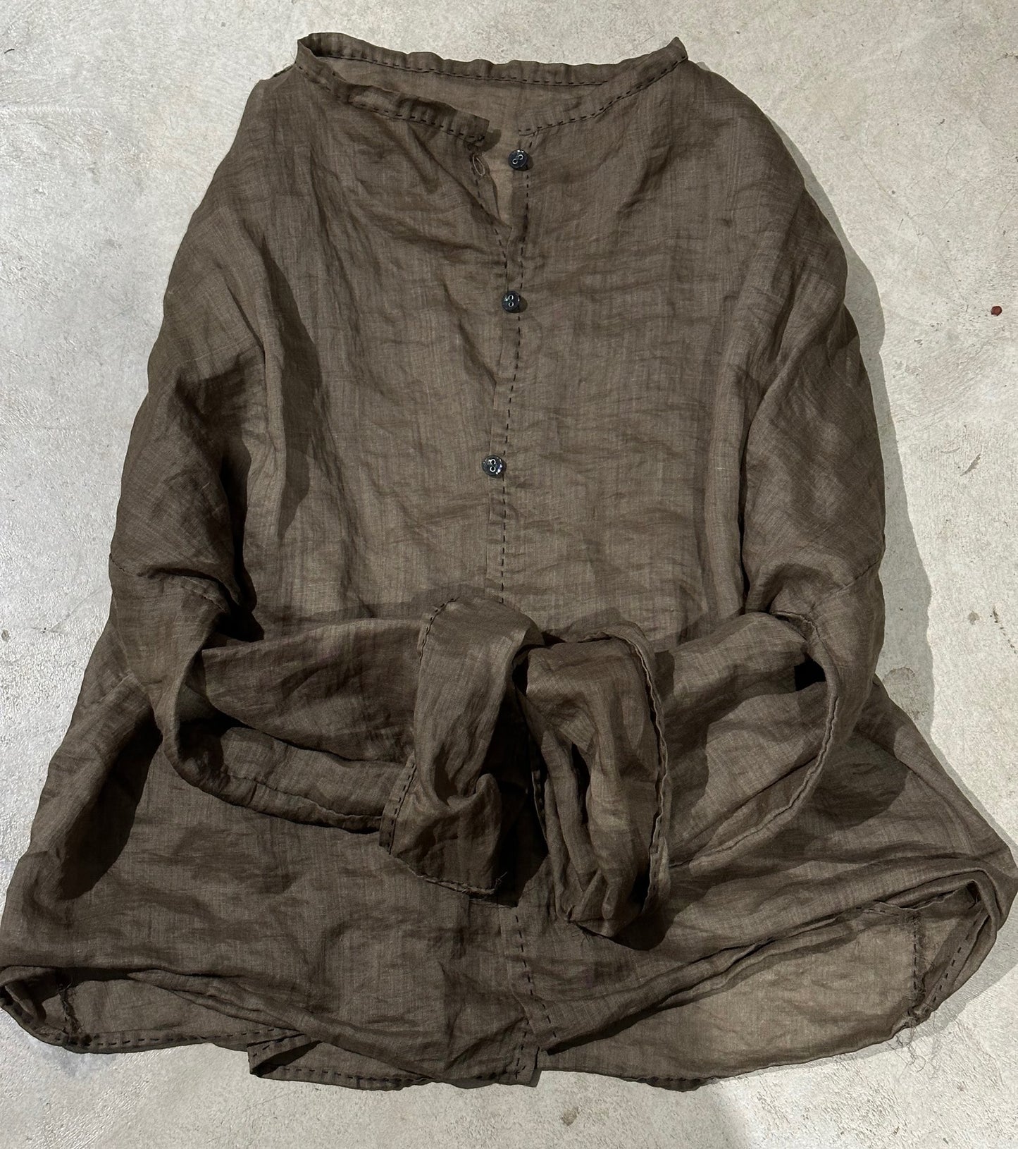2025    23/3 Xiaochu, inner literary and retro light and thin ramie loose shoulder crew neck button-down shirt