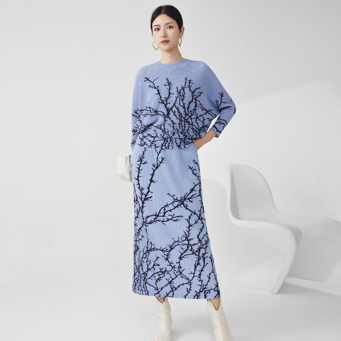 2025 Fashion Women's High-end Suit Light Luxury Age Reduction Bat Sleeve Skinny Top Split Skirt Two-piece Set
