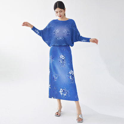 2025 Women's commuter wear age-reducing suit, bat sleeve T-shirt top, split-ended skirt, Xiaoxiangfeng two-piece set