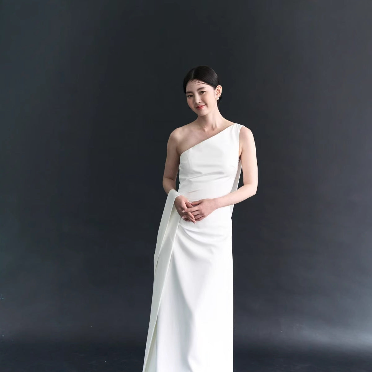 2025 Light wedding dress, white one-shoulder streamer design, morning robe, certificate, small white skirt, high-end niche light dress, fishtail skirt pendulum