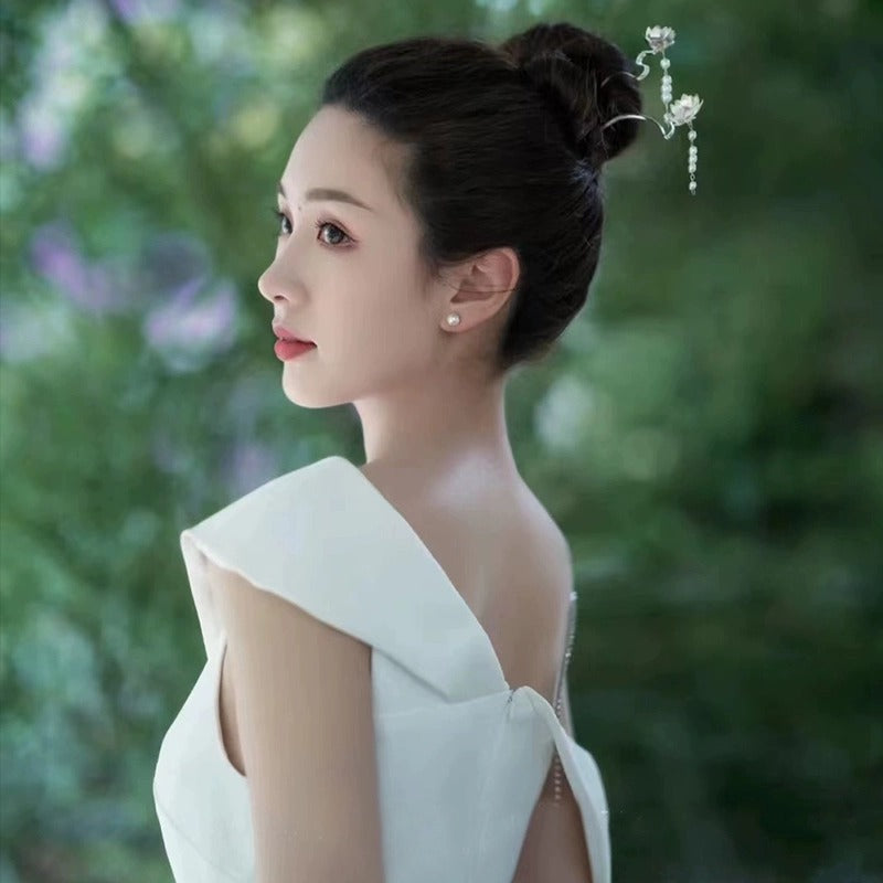 2025 light wedding dress bride simple temperament fish tail satin door yarn single shoulder super fairy trailing dress advanced sense