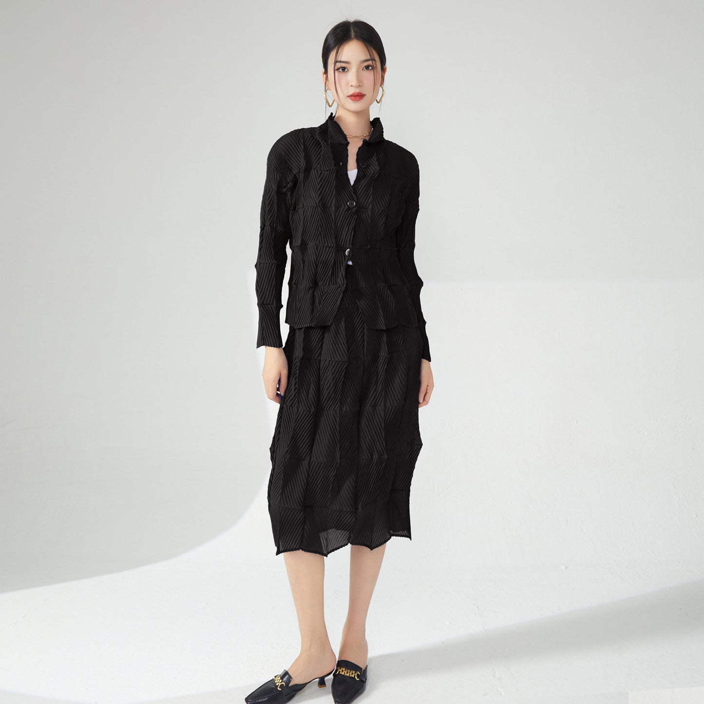 2025 Nanyou high-end women's clothing Sanzhai spring and autumn suit skirt single-breasted pleated shirt jacket straight skirt pleated two-piece set