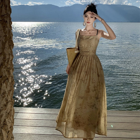 2025 New Chinese ink painting retro court oil painting high-end printing long dress women's high waist and thin holiday suspender dress