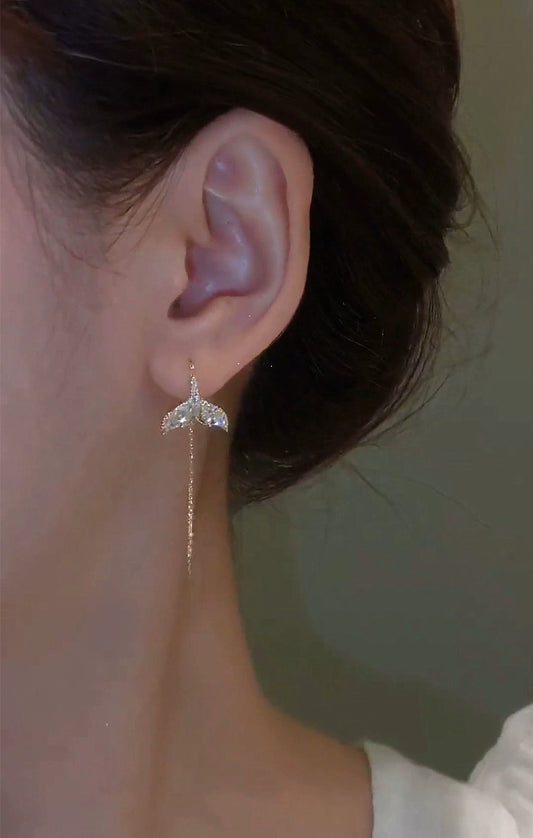 Super fairy exquisite zircon fishtail earrings women's 2025 new high-end earrings temperament light luxury ear hole earrings