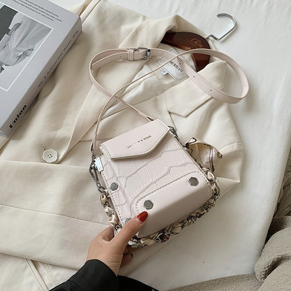 с доставкой Rivets PU Leather Crossbody Bags For Women Shoulder Handbags and Purses Female Travel Cross Body Bag