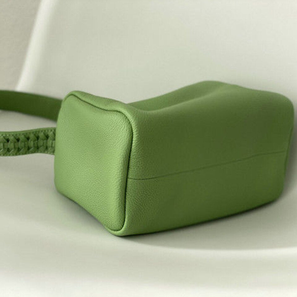 New Version Of Woven Wide Shoulder Straps Thick First Layer Cowhide Women Hand-Held Pillow Bread Bag Green Shoulder Underarm Bag