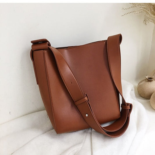 Casual Wide Strap Buckets Bag Designer Women Shoulder Bags Luxury Pu Crossbody Bag Large Capacity Messenger Bag Simply Purses