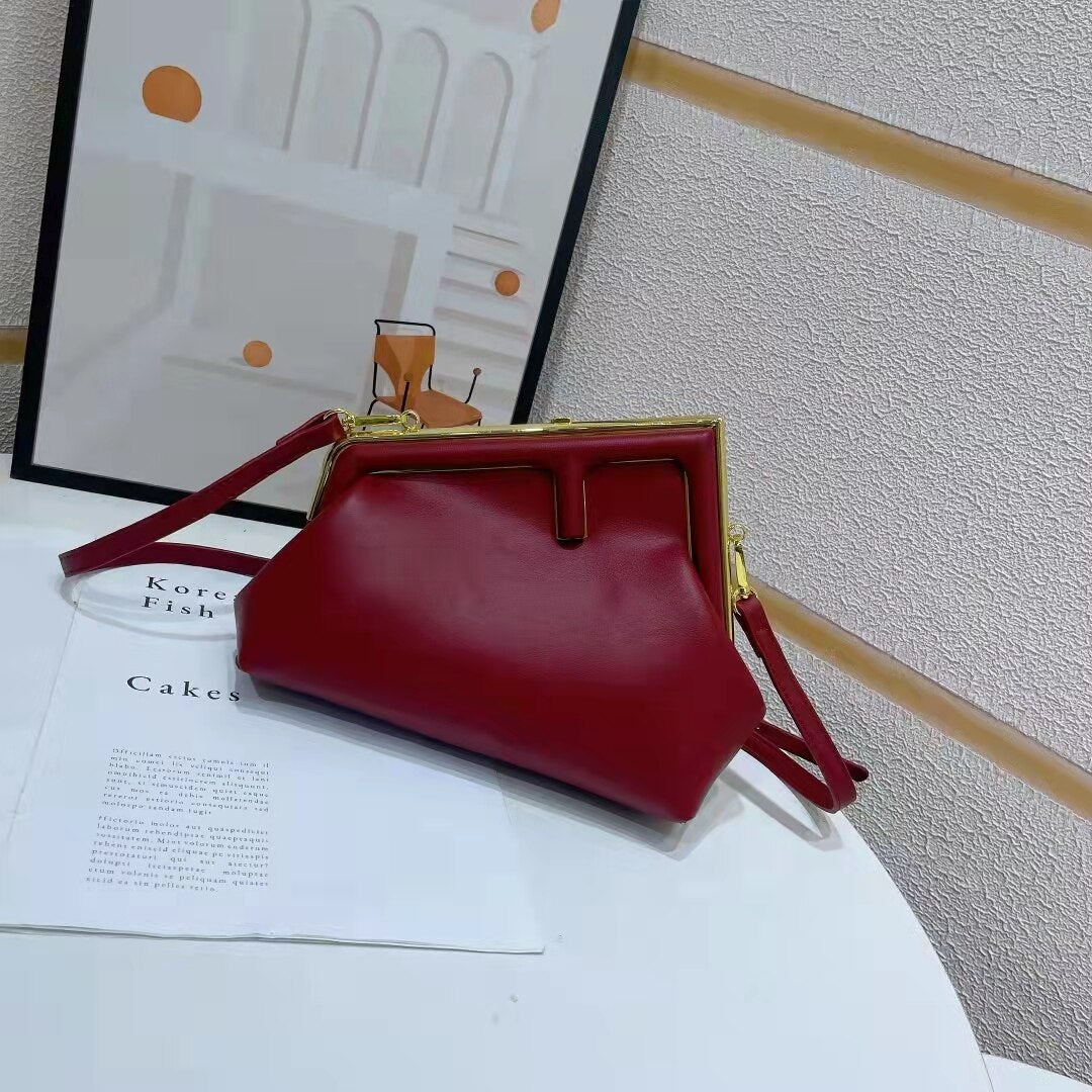 New Female Brand Design Genuine Cowhide Leather Clip Handbag Chain Messenger Bag Clip Clutches Lipstick Mini Bag Women Bag