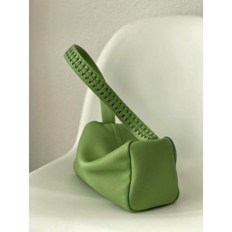 New Version Of Woven Wide Shoulder Straps Thick First Layer Cowhide Women Hand-Held Pillow Bread Bag Green Shoulder Underarm Bag